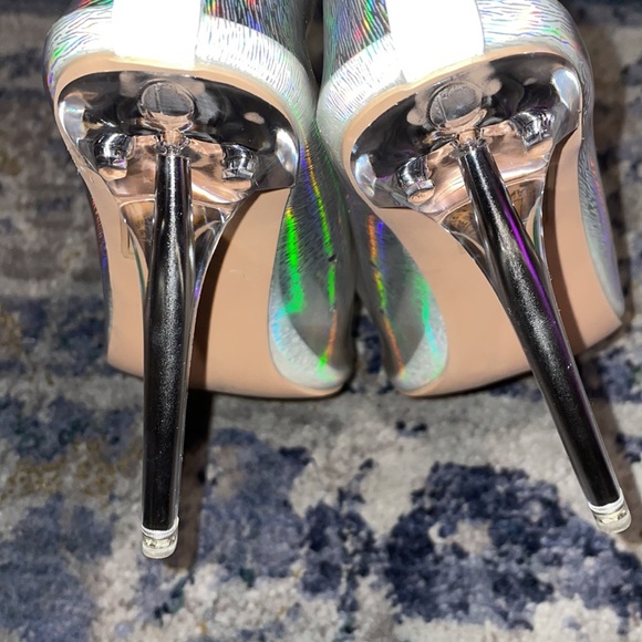 FASHION NOVA IRIDESCENT PUMP - Picture 9 of 9